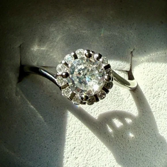 NEW! Pretty Bird Jewelry Classic Halo Solitaire Ring w/Clear Center Stone - Picture 3 of 12